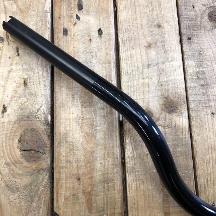 Indian Chief Bobber / Dark Horse Mid-Rise Handlebars (gloss black)